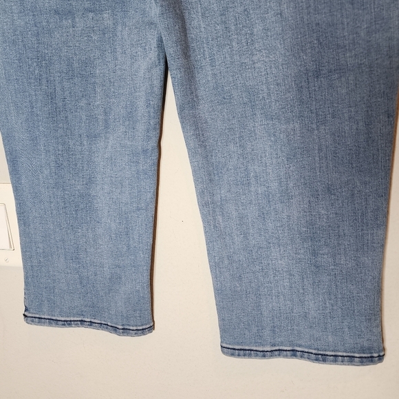 NWT NYDJ Strech Denim Capris. Women's size 10P. Lift and tuck. - Picture 13 of 16